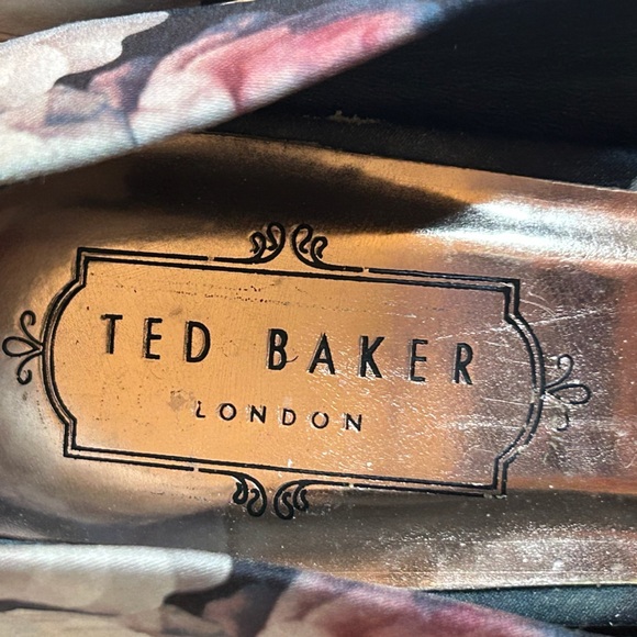 Ted Baker Kawaap Chelsea Navy Floral Metallic Accent Bow Detail Closed Toe Heel - Picture 7 of 8